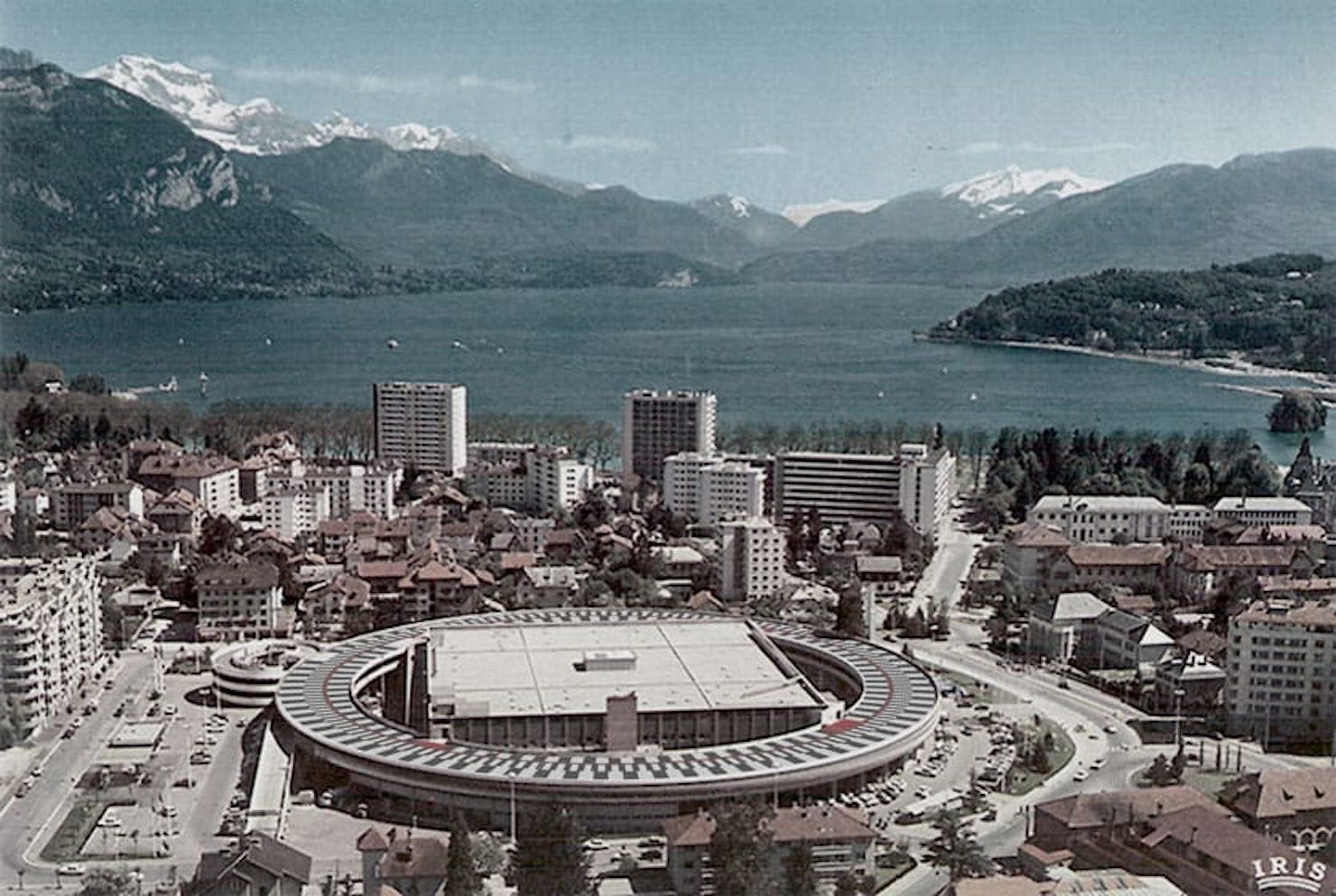 RÉHABILITATION DE L’ANNEAU EXTÉRIEUR DU BÂTIMENT DES GALERIES LAFAYETTE / ANNECY